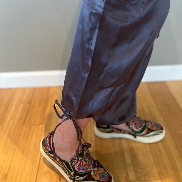 100% Silk Genie pants with Asian style embroidery - Picture 9 of 11